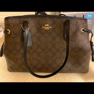 Authentic Coach Leather Shoulder Bag